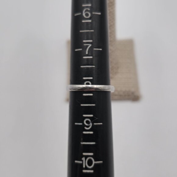 Size 8 Sterling Silver Small Rectangle Cubic Zirconia Ring A2438 - Picture 7 of 9